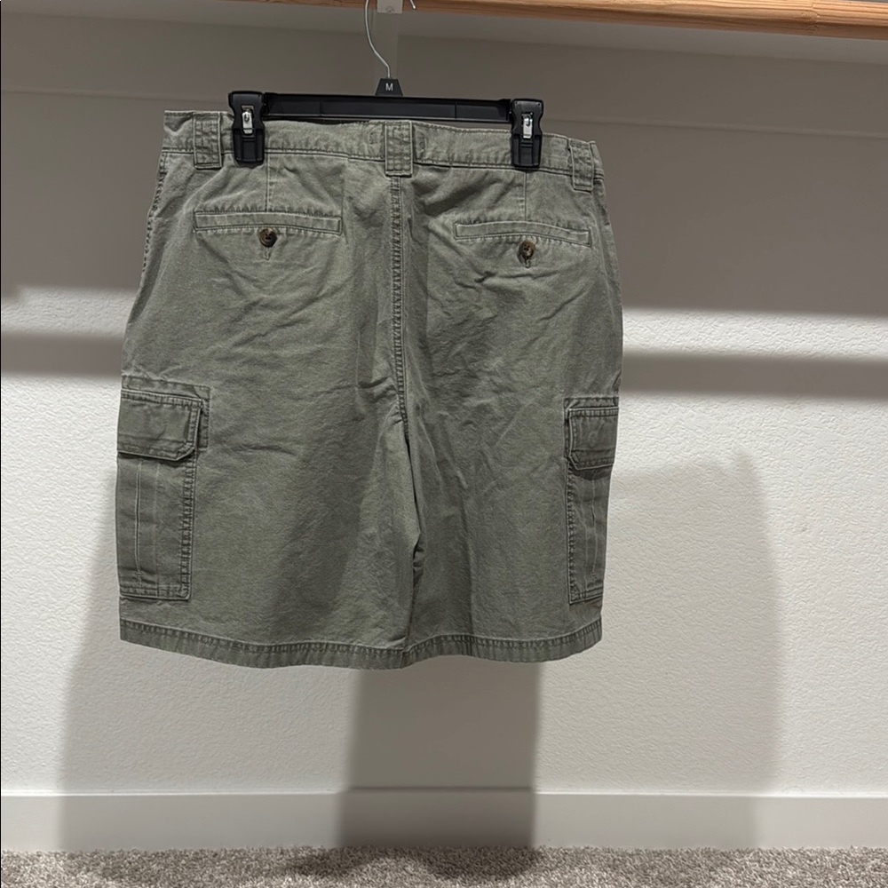 L.L. Bean Green Cargo Shorts Classic Fit - Picture 2 of 6
